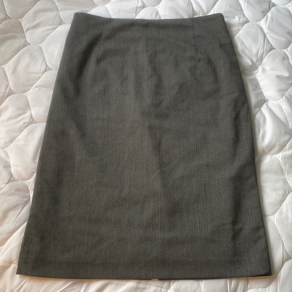 Grey herringbone pattern pencil skirt